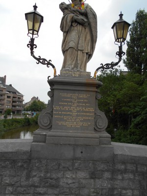 kortrijk broelbrug standbeeld.jpg